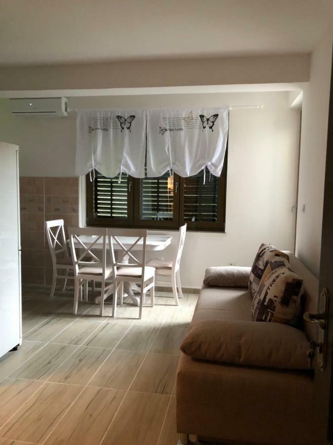 Apartmani Petrija Prčanj Exterior foto