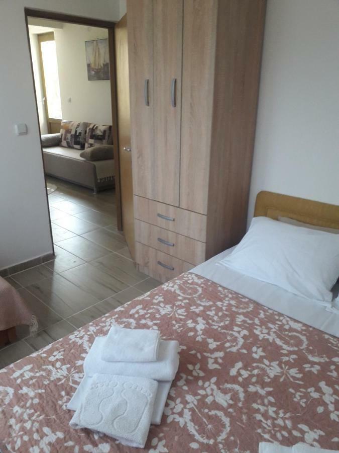 Apartmani Petrija Prčanj Exterior foto